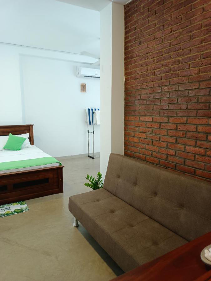 Lily Holiday Apartments Хиккадува Номер фото