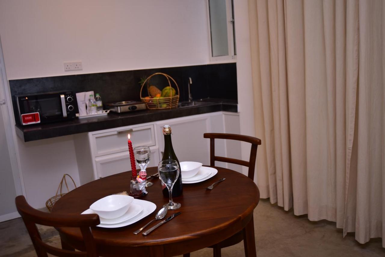 Lily Holiday Apartments Хиккадува Экстерьер фото